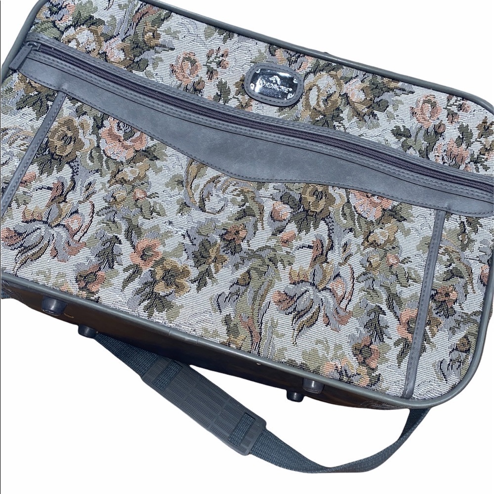 JORDACHE vintage tapestry/needlepoint floral suitcase with strap & handle